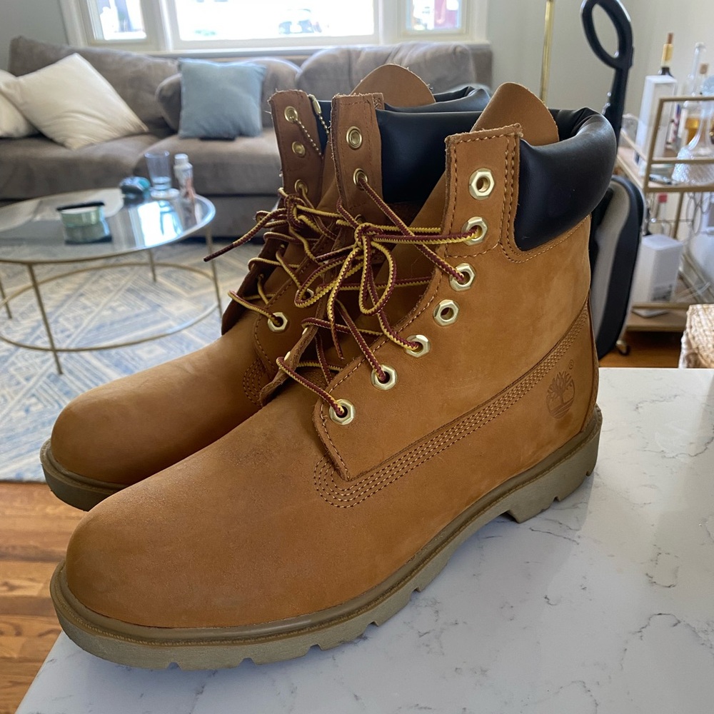 Never worn Men’s 10.5 Timberlands